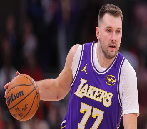 湖人队史首人!东契奇46+11+7+8三分拒逆转单节20分一人战一队