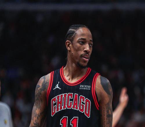 09届太强了!都是26000分,你知道哈登库里德罗赞用了多少场吗