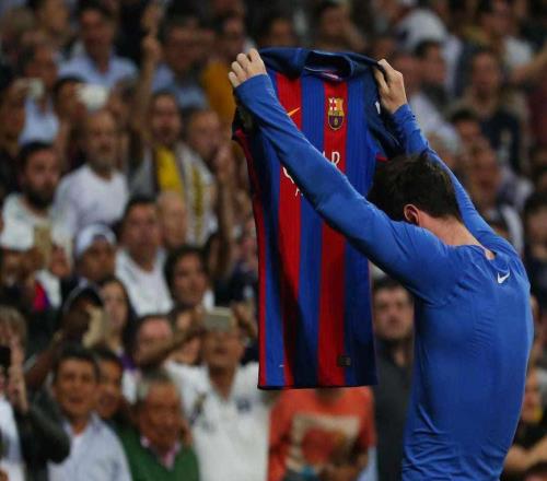 龙赛罗喷完皇马后看皇马回暖,又开始黑巴萨和梅西!