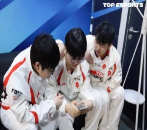 Poppy教練：BLG對線能力強(qiáng)，我們做好團(tuán)隊(duì)協(xié)作才有可能贏下