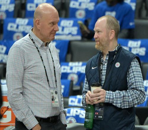 湖人喜訊，老詹聯(lián)盟第1！約基奇?zhèn)楦拢齑笫止P續(xù)約