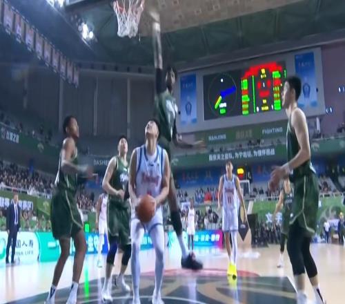 CBA太激烈，新疆1分惜敗，山東連勝！積分榜如下：遼寧重回前12！