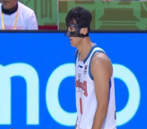 活久見！罰球三不沾葬送大好局面，疆迷評論區(qū)炸鍋：是職業(yè)球員