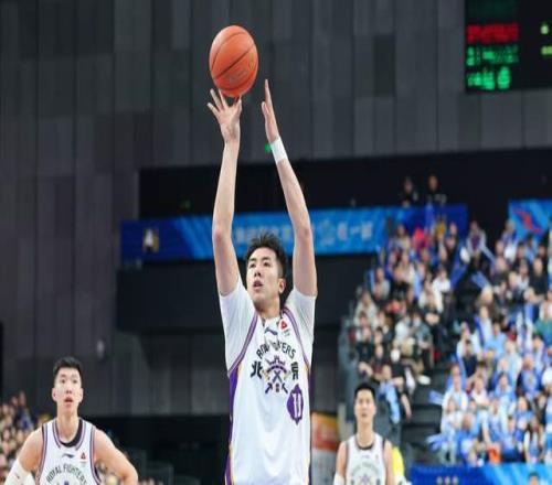 轰21+15又砍27+11!争议内线打成北控第一核心,闵鹿蕾没看错人