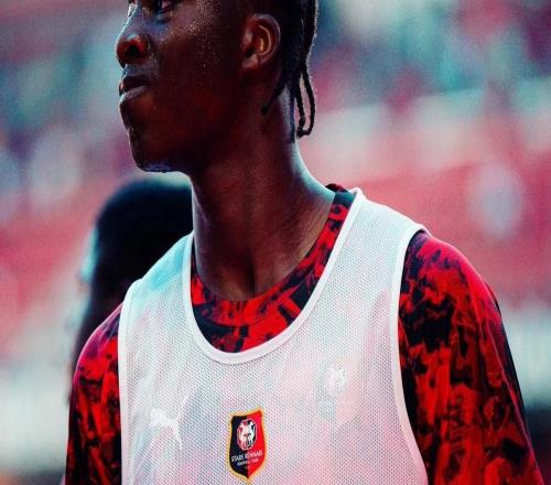 记者:曼联考虑加大对雷恩前锋梅特的追求力度