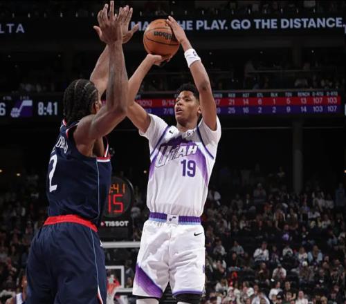 快船客场大胜爵士！莱昂纳德连续25场