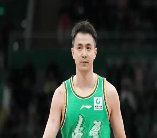 辽宁虐四川52分!5首发齐爆,2小将轻松虐菜,亨特仍打不明白!