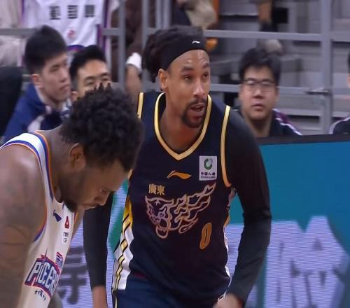 能打爆廣東隊遼籃最強王牌正式到位，杜鋒有大麻煩了！