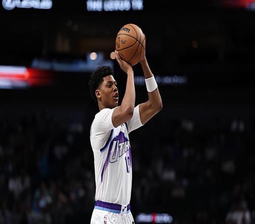 面對(duì)快船又一次打出強(qiáng)勢(shì)表現(xiàn)！爵士側(cè)翼新秀的天賦真是太突出了