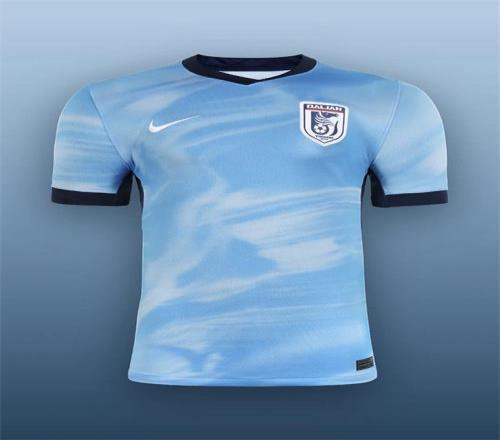 英博新賽季球衣亮相