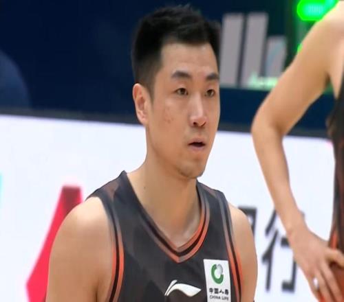 高詩巖單節(jié)15分！山東男籃逆轉(zhuǎn)黑馬，克里斯低迷，兩大功臣發(fā)威