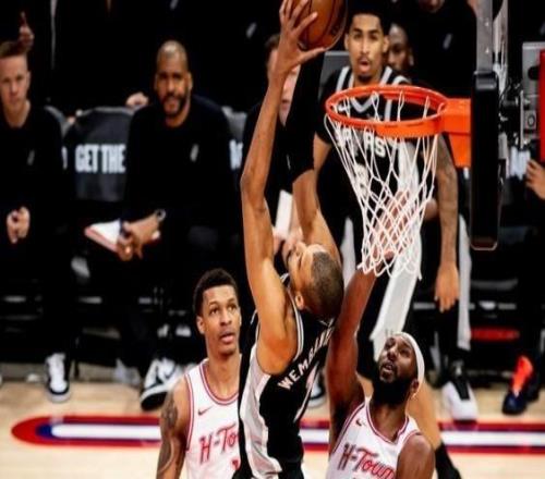 征服豐田中心！火箭球迷在自家主場為文班亞馬響起MVP的呼喊