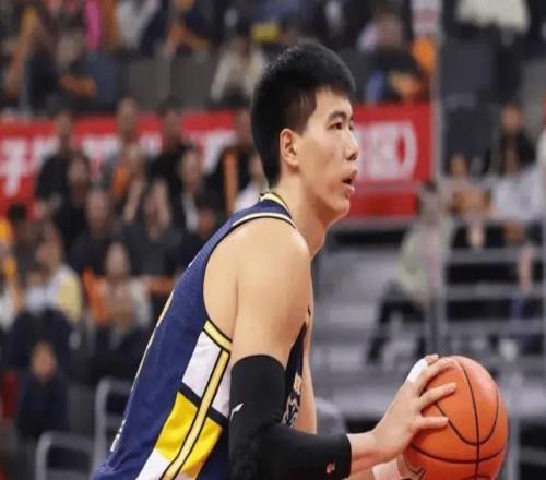 焦泊喬傷情動態(tài)！能自行走路但一瘸一拐，缺席幾天即可復出了！