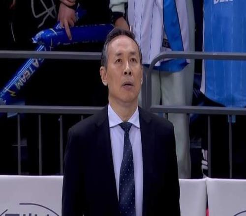 北京男籃遭爆冷，天津末節(jié)三分雨大逆轉(zhuǎn)趙睿13+4許利民用人失誤