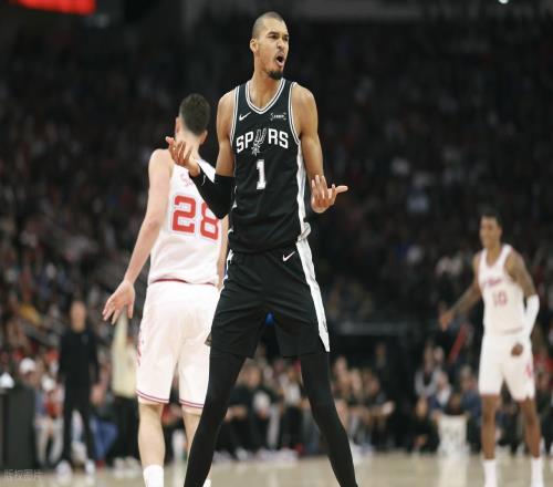 慘遭16分大逆轉(zhuǎn)！火箭末節(jié)崩盤！杜蘭特里程碑，文班亞馬完勝申京