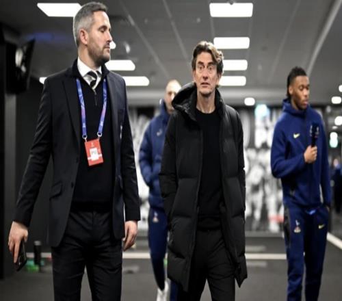 弗蘭克：這場(chǎng)比賽可能會(huì)非常膠著法蘭克?？梢院翢o(wú)包袱地踢