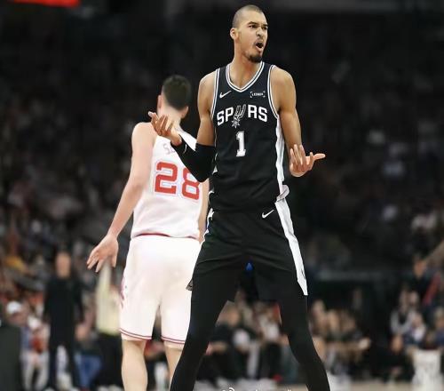 庫里轟27+4記三分球仍無緣今日最佳！對不起，你碰到暴走的文班了