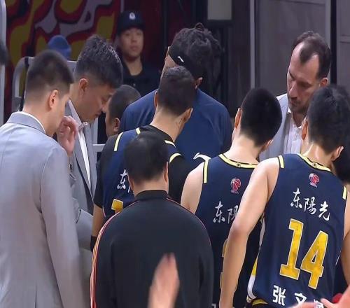 五連勝！廣東男籃8分力克吉林，奎因32+8+11火力全開(kāi)，劉雁宇11+7