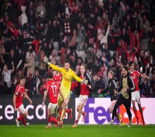 烏克蘭門將特魯賓補(bǔ)時(shí)頭球絕殺皇馬穆里尼奧率本菲卡重返歐冠