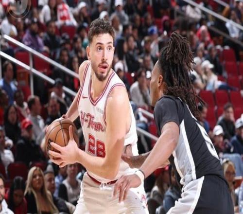 烏度卡：馬刺用小個(gè)球員防守申京，這讓我們的進(jìn)攻停滯了