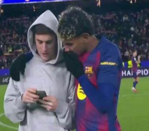 又拉仇恨巴薩晉級(jí)歐冠十六強(qiáng)，加維、亞馬爾笑看皇馬失利