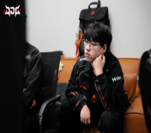 徐神操辦退役儀式這一塊！Cube跑路之前打的最后一場也是對位Xiaoxu