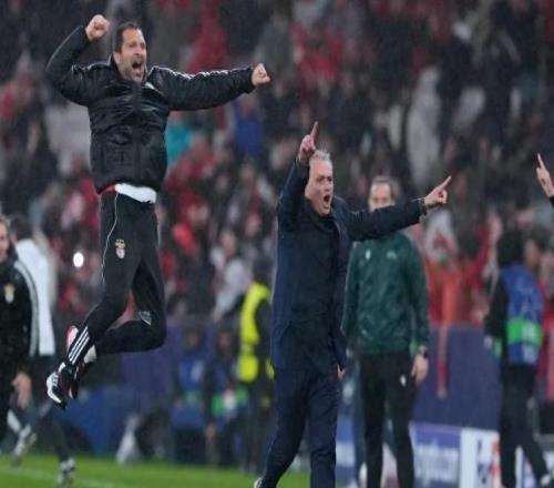 搭上歐冠附加賽末班車！穆里尼奧盛贊“歷史性之夜”，并回?fù)艉谧? loading=