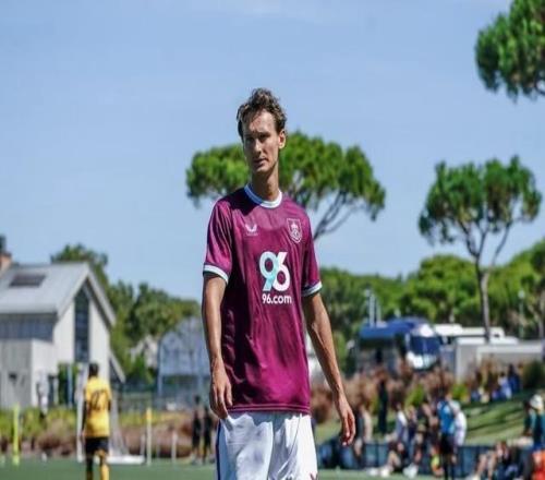 羅馬諾：不萊梅想簽瑞典國腳?？诉_爾，正在與伯恩利談判