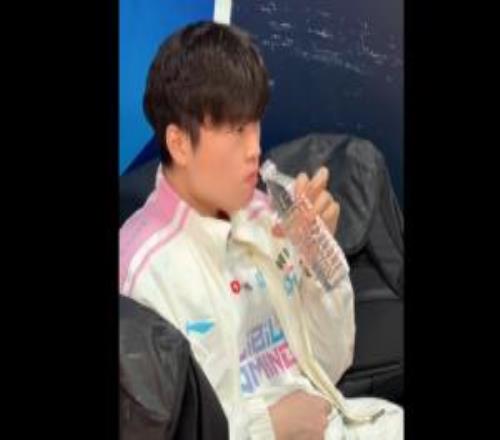 BLG公布賽前視頻：Bin面無表情坐在休息室喝水，替補上單Wenbo也在！