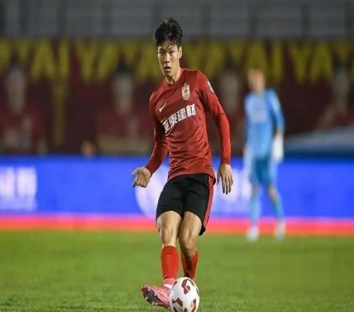 計劃有變，趁亂奪冠！泰山隊連簽三筆！頂級中衛(wèi)+本土防線重組