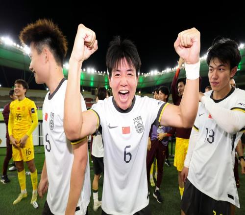 湖南伢子徐彬確定加盟英超狼隊(duì)U21梯隊(duì)，媽媽寄語：難走的都是上坡路