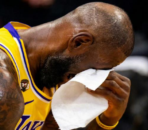 詹姆斯落淚引下家猜測(cè)：考辛斯騎記均認(rèn)為回騎士退役是完美結(jié)局