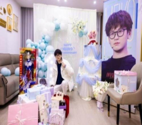 IG分享Meiko十一周年開箱返圖：怎么在這兒拍?。∥铱煲I死啦