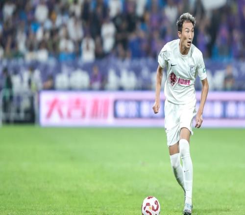 意外嗎36歲老將加盟重慶銅梁龍，球迷質(zhì)疑是來(lái)養(yǎng)老的，引發(fā)熱議