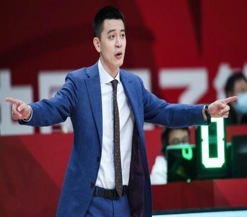 曝北控男籃接觸楊鳴，媒體人直言上海男籃大短板，曾凡博恢復(fù)良好