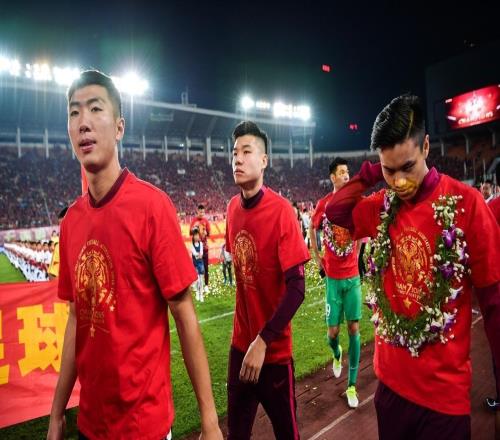 記者：廣州恒大每次過(guò)年都給足協(xié)官員送紅包，每人幾十萬(wàn)