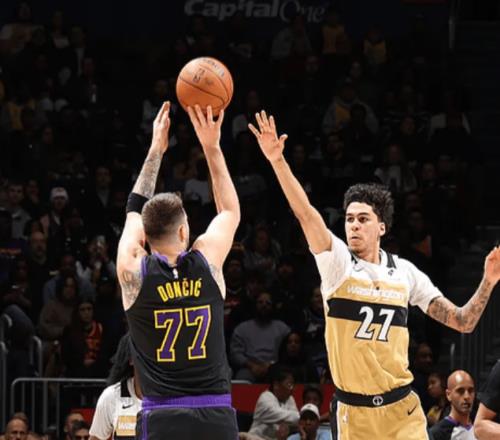 詹姆斯天神下凡！湖人狂勝31分，東契奇連創(chuàng)4大NBA神跡艾頓28+13