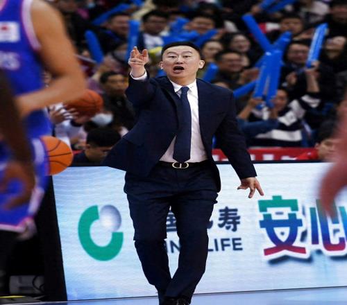 狂轟111，北控最后2分鐘翻盤(pán)！張慶鵬振臂高呼，廖三寧10+6立功