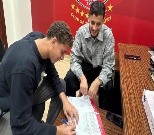 世體：哈姆扎已與開(kāi)羅國(guó)民續(xù)約1年，以應(yīng)對(duì)巴薩不買斷的情況