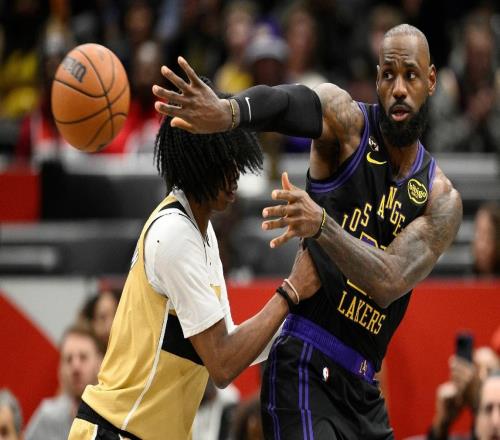 41歲詹皇空接平框暴扣！湖媒高呼OMG在場+25打卡還大幅降薪