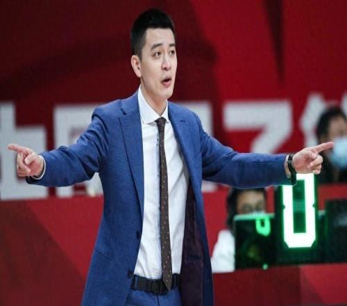 曝北控男籃接觸楊鳴，媒體人直言上海男籃大短板，曾凡博恢復良好