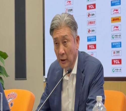 鄭永剛：賀希寧打出了超級(jí)外援的數(shù)據(jù)，真心希望他能進(jìn)國家隊(duì)