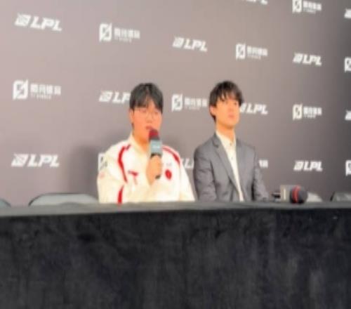 JiaQi：第三局堅(jiān)哥一直在溝通我們打團(tuán)的畫面吧，挺好的