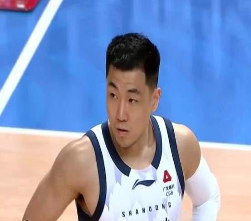 央視不播！今晚735，山東斗宿敵，邱彪欲止頹，高詩巖單挑郭艾倫