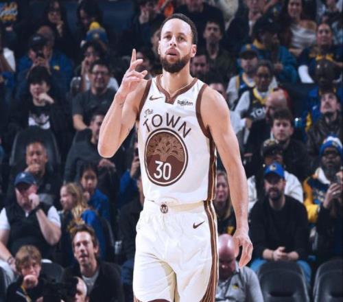 8人得分上雙，勇士無緣逆轉(zhuǎn)！狀元29+11庫里傷退，格林15+7創(chuàng)紀錄