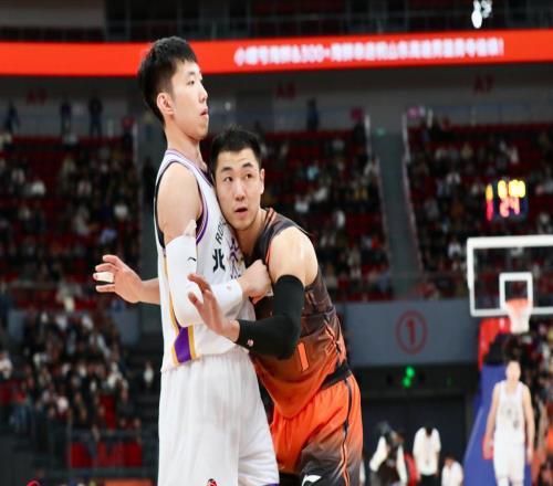 無法容忍！高詩巖不傳球，山東三分王失效，郭艾倫+徐昕同時(shí)低迷