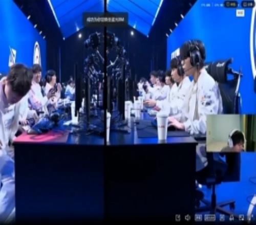 Ning王：我看小奶油和Bin哥碰拳視頻，小奶油站的筆直向軍訓一樣