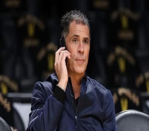 就在剛剛，三方4人交易達成！湖人2大目標互換，佩林卡白忙活