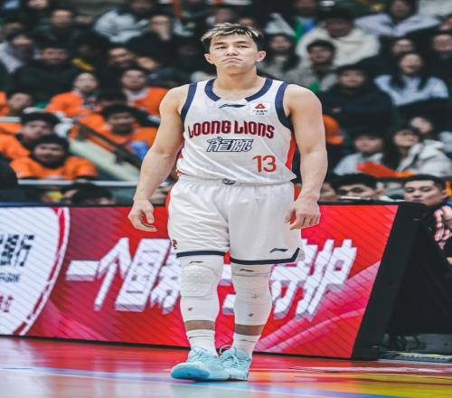 郭艾倫單場(chǎng)得分創(chuàng)賽季新低：有人慢慢退場(chǎng)，有人加速閃亮