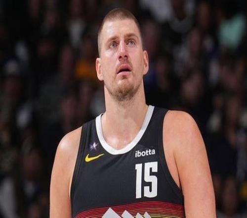 約基奇成NBA歷史首位25分鐘內(nèi)貢獻(xiàn)至少30+10+5的球員